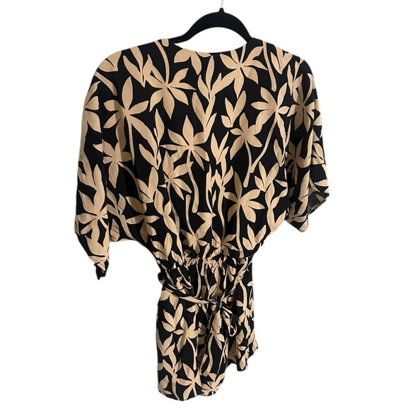 Pink Lily Floral Black and and Tan women’s romper size medium preppy 2000s beach - Picture 3 of 5